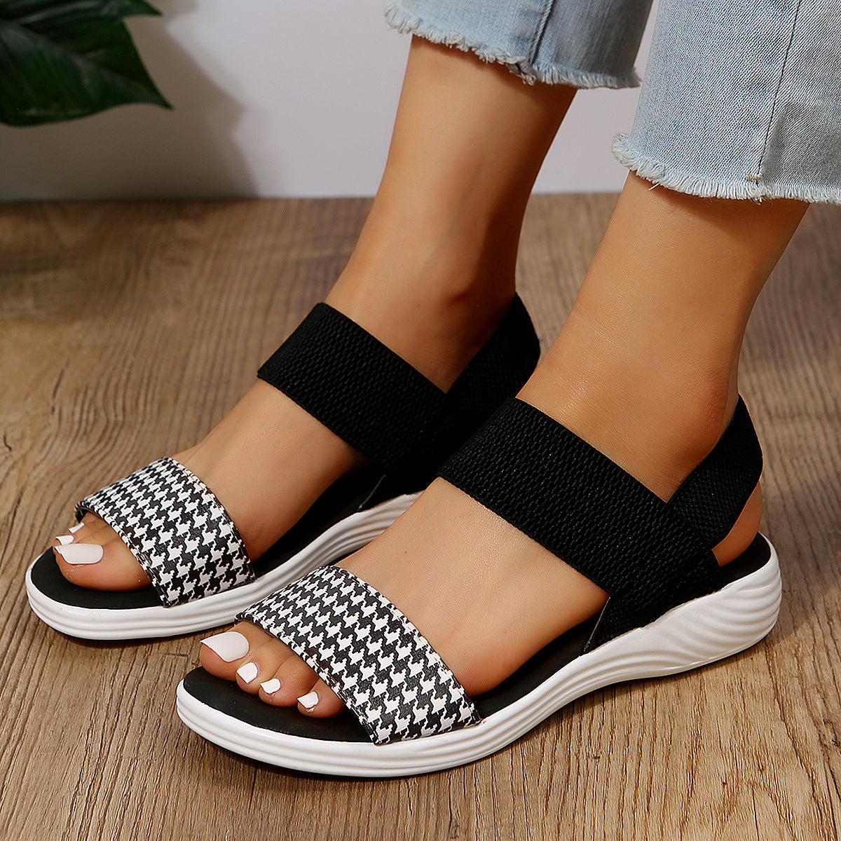 StrideSmart Houndstooth Striped Casual Flats